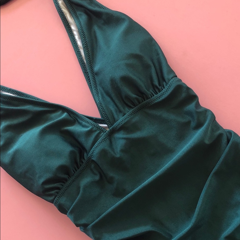 Beautiful emerald green Cupshe swimsuit